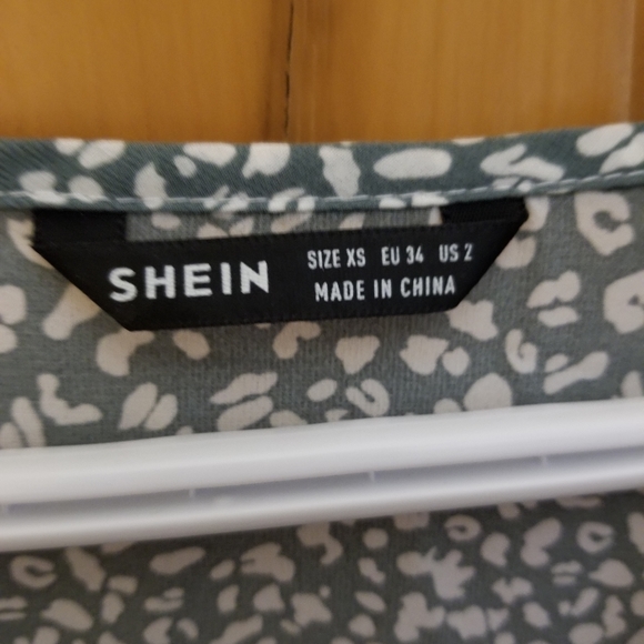 Green leopard shirt - Picture 2 of 2